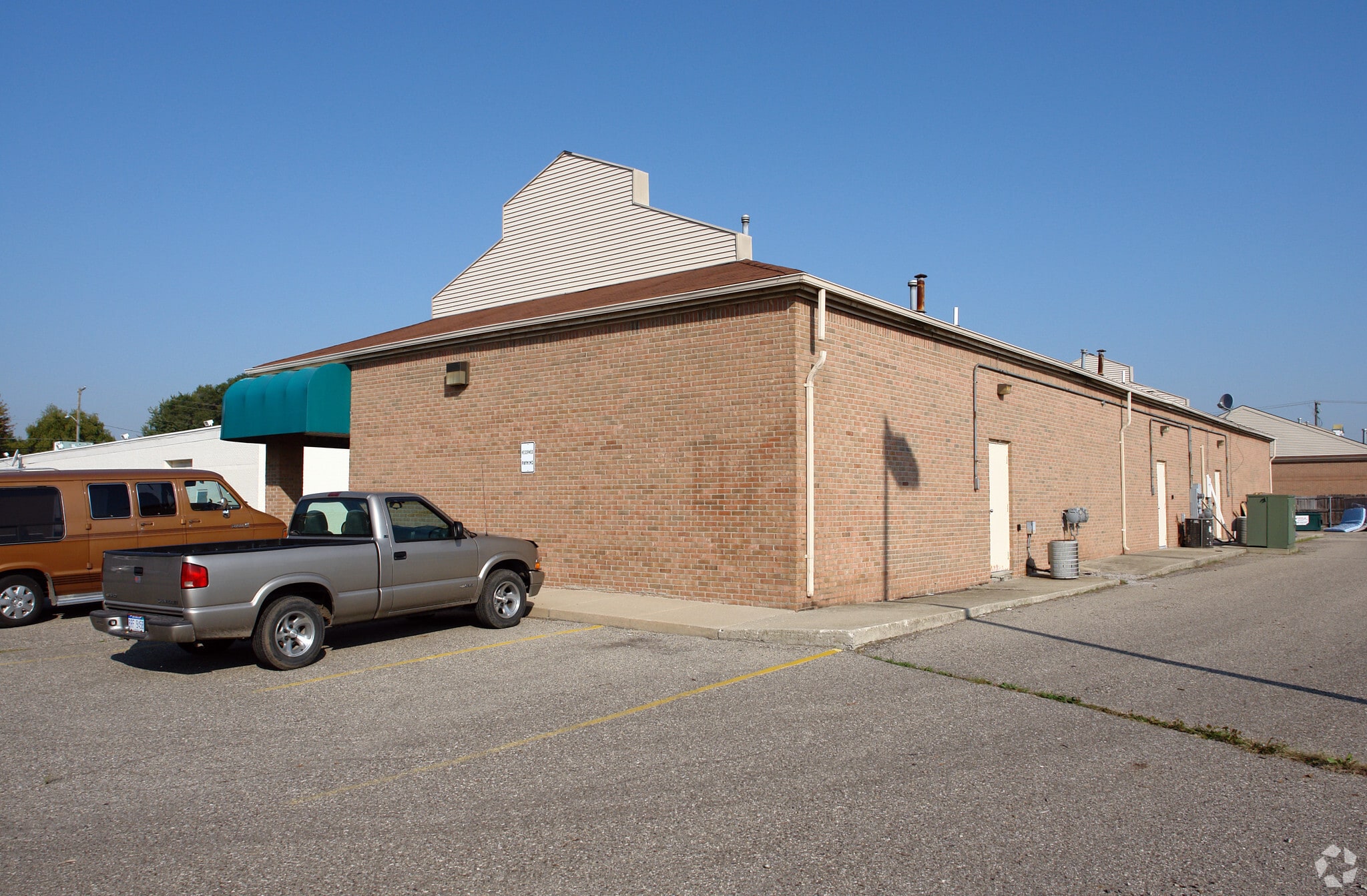 6380 E 14 Mile Rd, Warren, MI 48092 Office/Retail for Lease