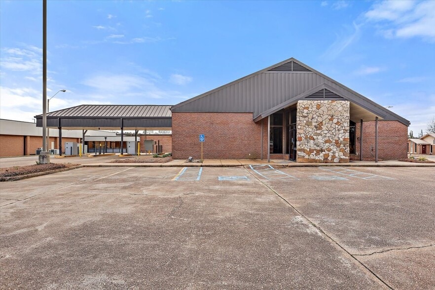101 Office Park Dr, Brandon, MS for lease - Building Photo - Image 3 of 16