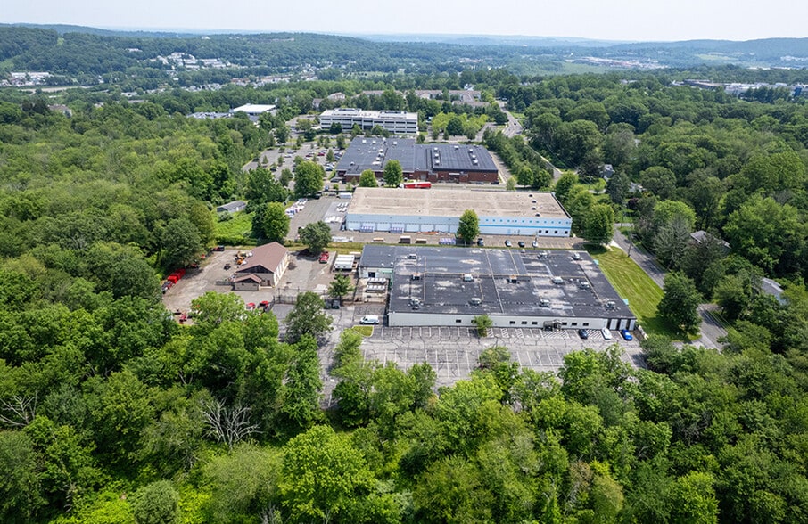 55 Old Ridgebury Rd, Danbury, CT for sale - Building Photo - Image 2 of 7