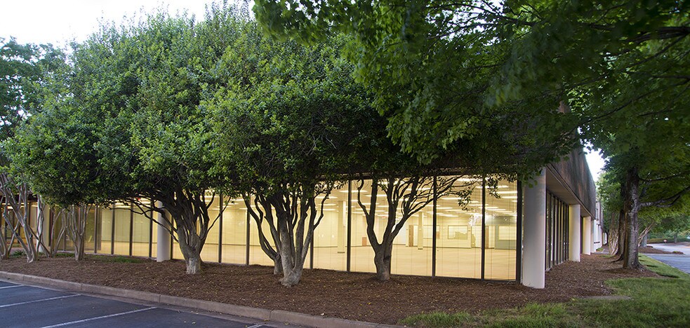 2161 Newmarket Pky SE, Marietta, GA for lease - Building Photo - Image 3 of 19