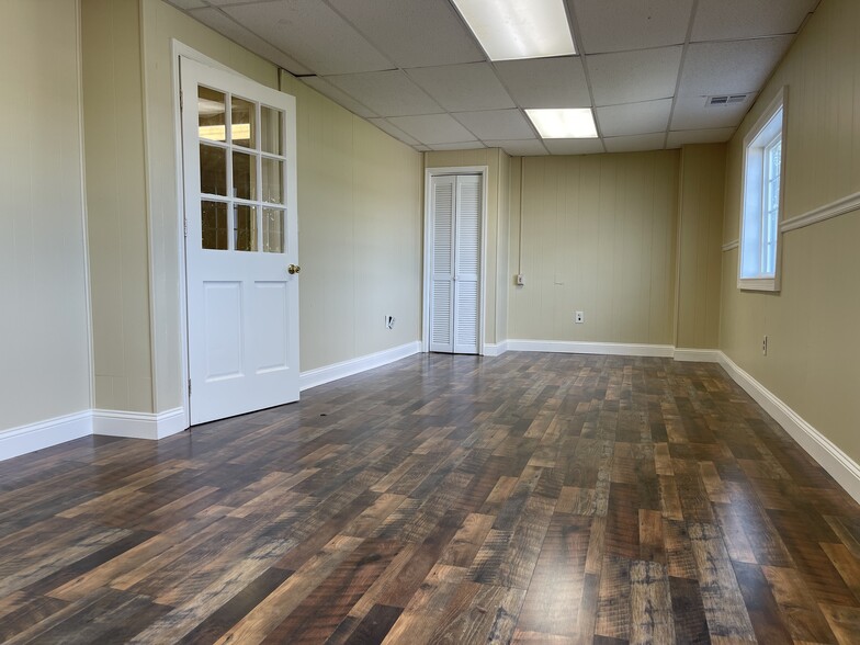55 Lamb Loop, Tifton, GA for lease - Interior Photo - Image 2 of 32