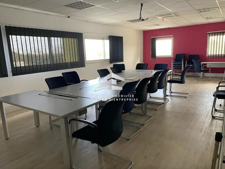 Office in Bouguenais for lease - Interior Photo - Image 3 of 11