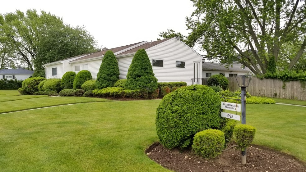 995 Old Country Rd, Plainview, NY, 11803 Medical Property For Sale
