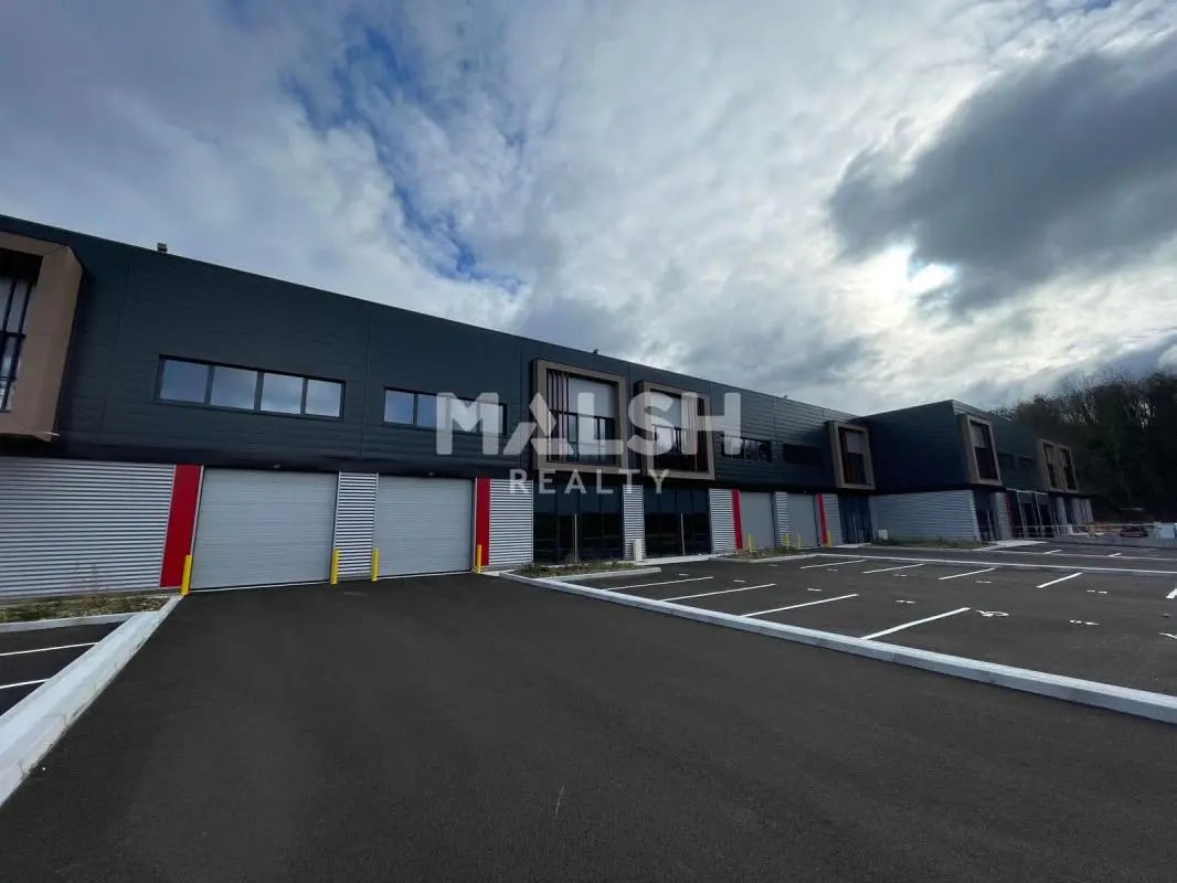 Flex in Saint-Laurent-de-Mure for lease Building Photo- Image 1 of 7