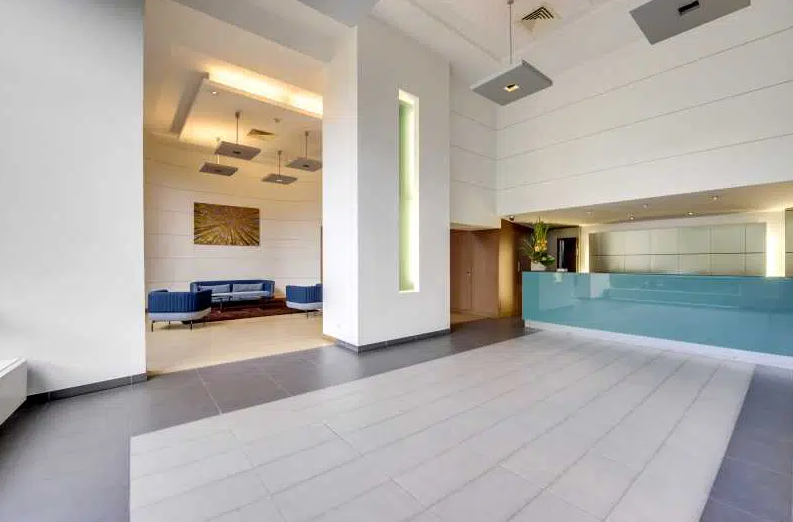 Office in Courbevoie for sale - Lobby - Image 1 of 2