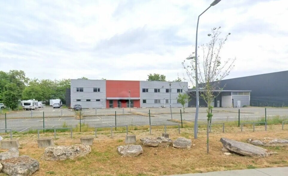 Industrial in Chanteloup-les-Vignes for sale - Building Photo - Image 1 of 5