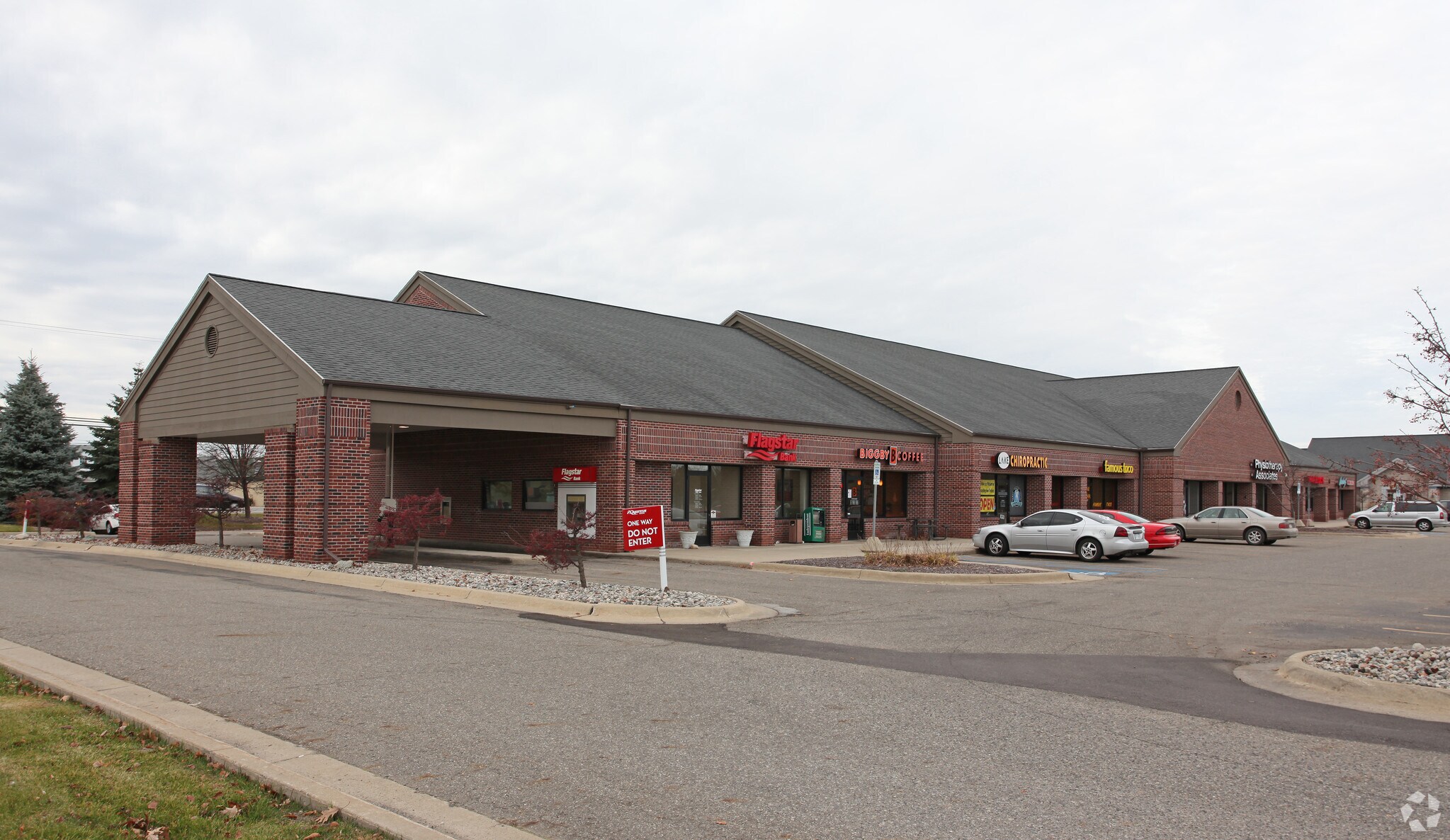 914 Charlevoix Dr, Grand Ledge, MI for sale Primary Photo- Image 1 of 1