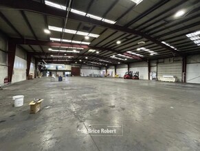 Industrial in Brignais for lease Interior Photo- Image 2 of 2