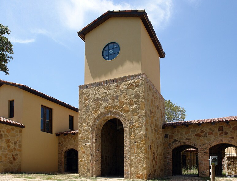 8 Dominion Dr, San Antonio, TX for lease - Building Photo - Image 3 of 23