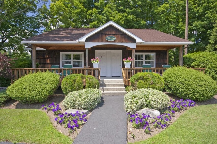 5854 Paradise Valley Rd, Cresco, PA for sale - Building Photo - Image 2 of 7