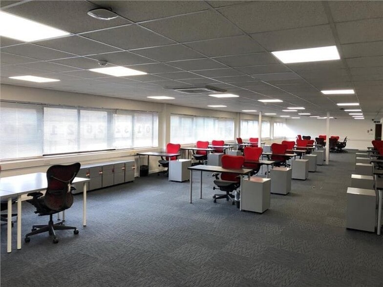 Thames Rd, Crayford for lease - Building Photo - Image 2 of 8