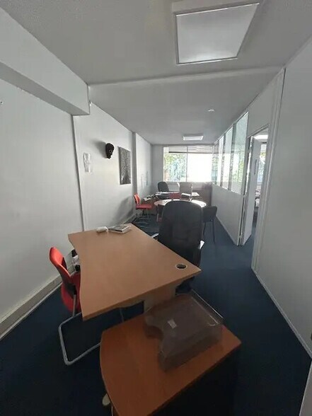 Office in Aix-en-Provence for sale - Building Photo - Image 2 of 13