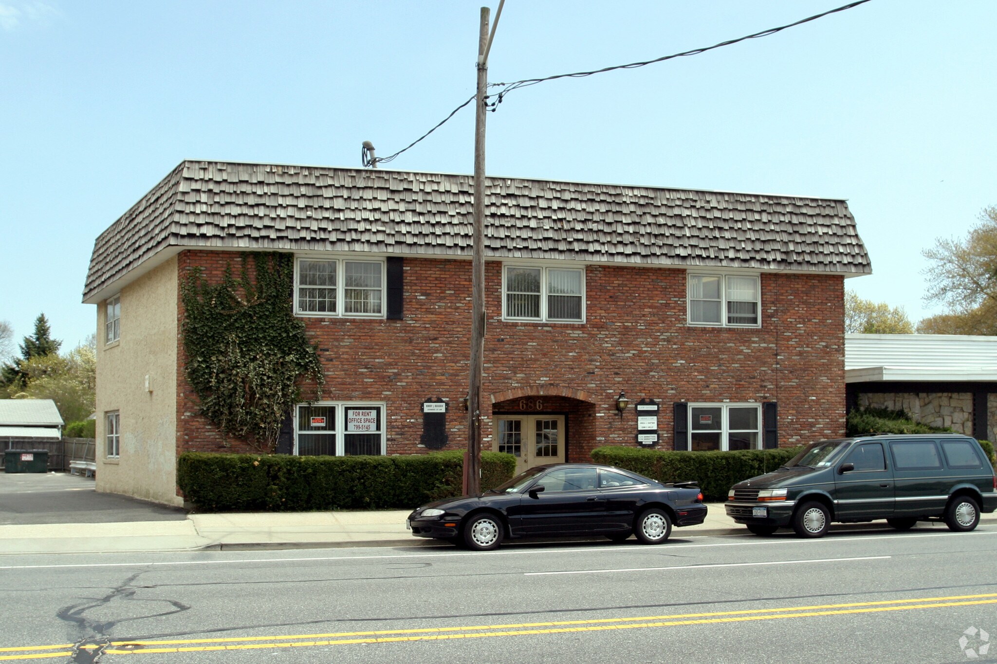 686 Broadway, Massapequa, NY for lease Primary Photo- Image 1 of 2
