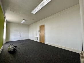 School Gdns, Shrewsbury for lease Interior Photo- Image 2 of 2