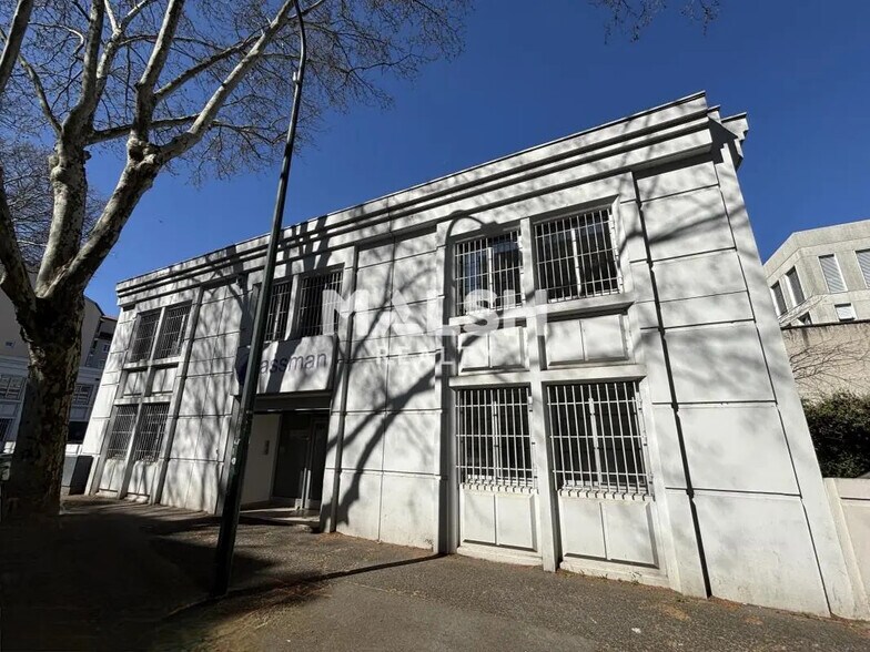 Office in Villeurbanne for sale - Building Photo - Image 1 of 19
