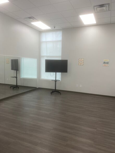 275 Carpenter Hill Ln, Cary, NC for lease - Interior Photo - Image 3 of 3