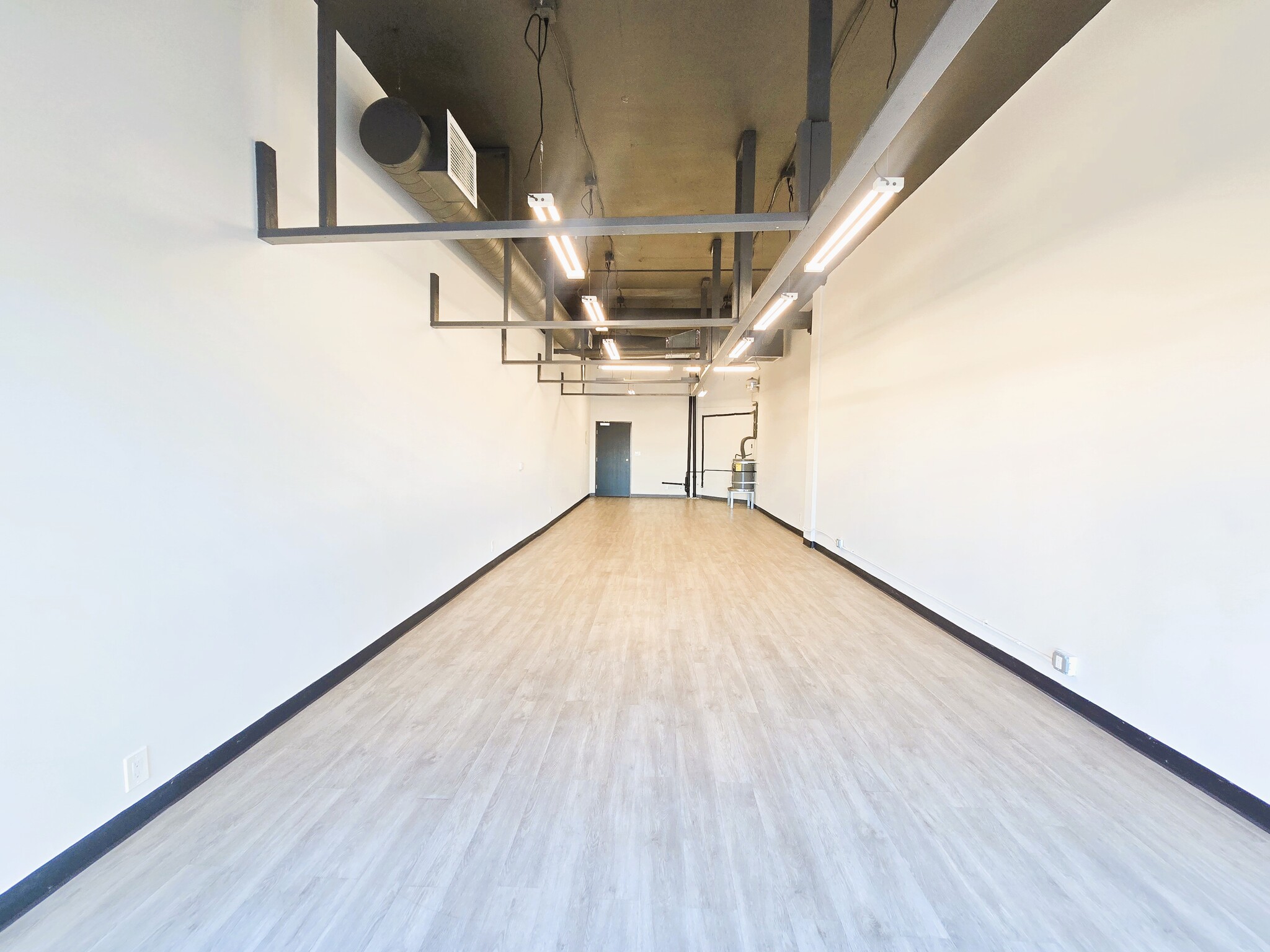 221 E 12th St, Los Angeles, CA for lease Interior Photo- Image 1 of 3