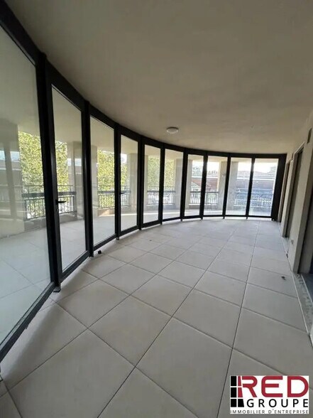 Office in Aix-en-Provence for lease - Building Photo - Image 2 of 7