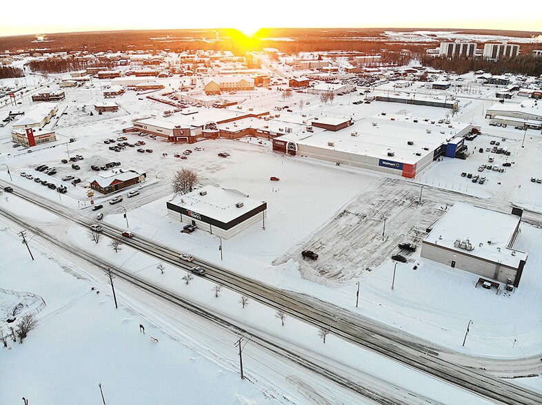 300 Mystery Lake Rd, Thompson, MB for lease - Building Photo - Image 2 of 12