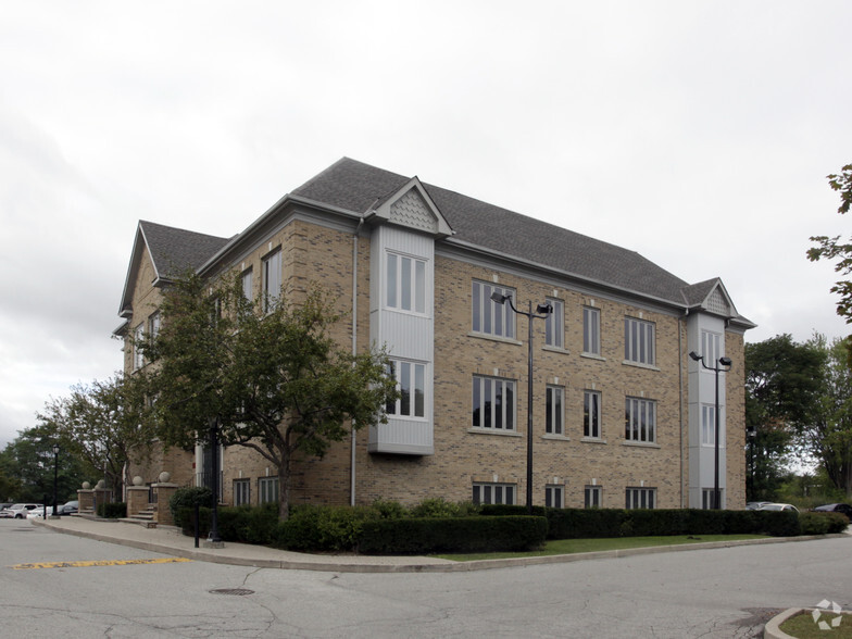 406-410 N Service Rd E, Oakville, ON for lease - Primary Photo - Image 1 of 6