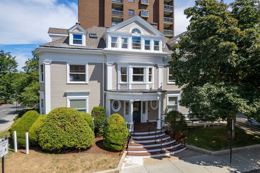 1269 Beacon St, Brookline, MA for lease - Building Photo - Image 3 of 11