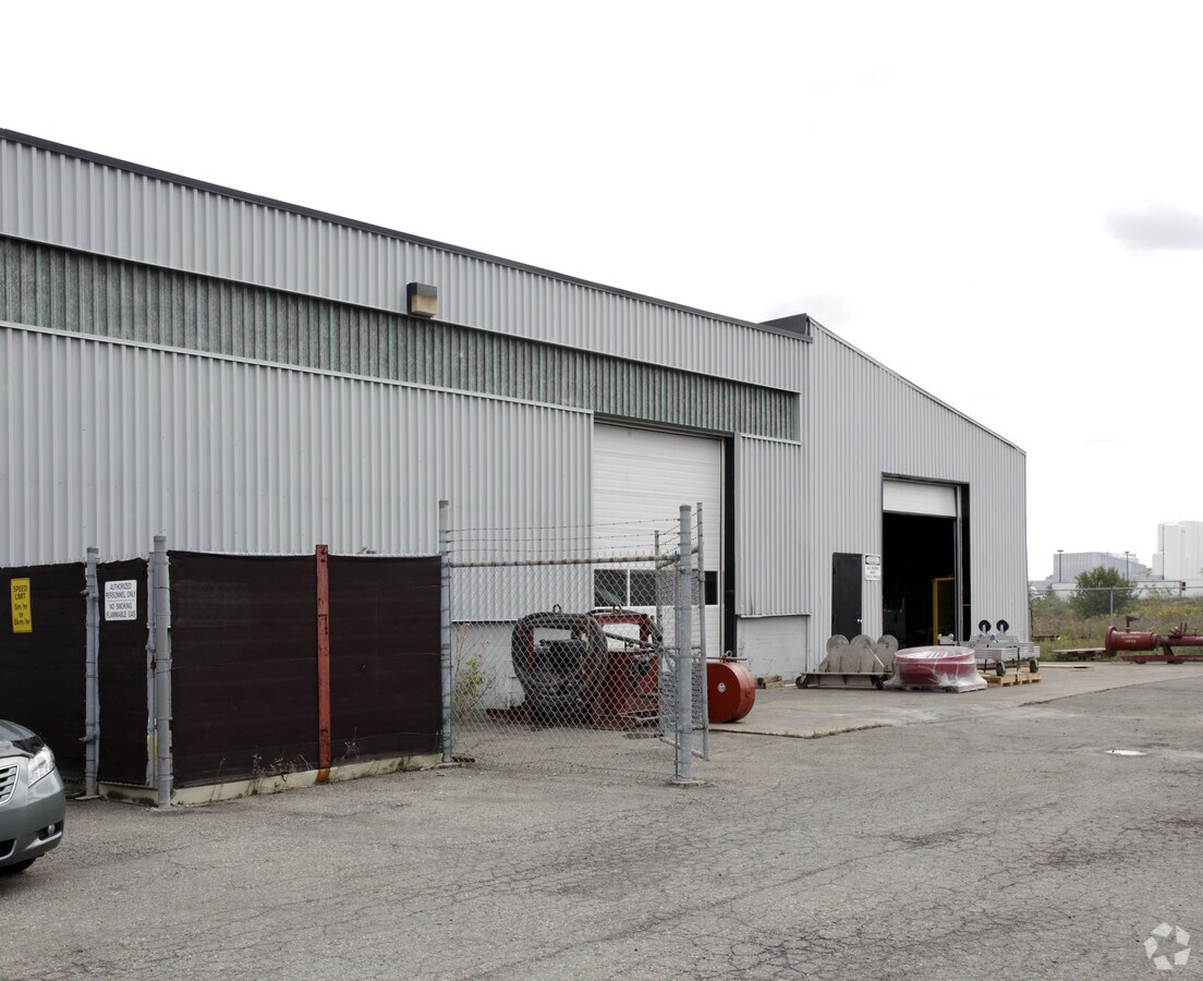 102 Armstrong Ave, Halton Hills, ON L7G 4S2 | LoopNet