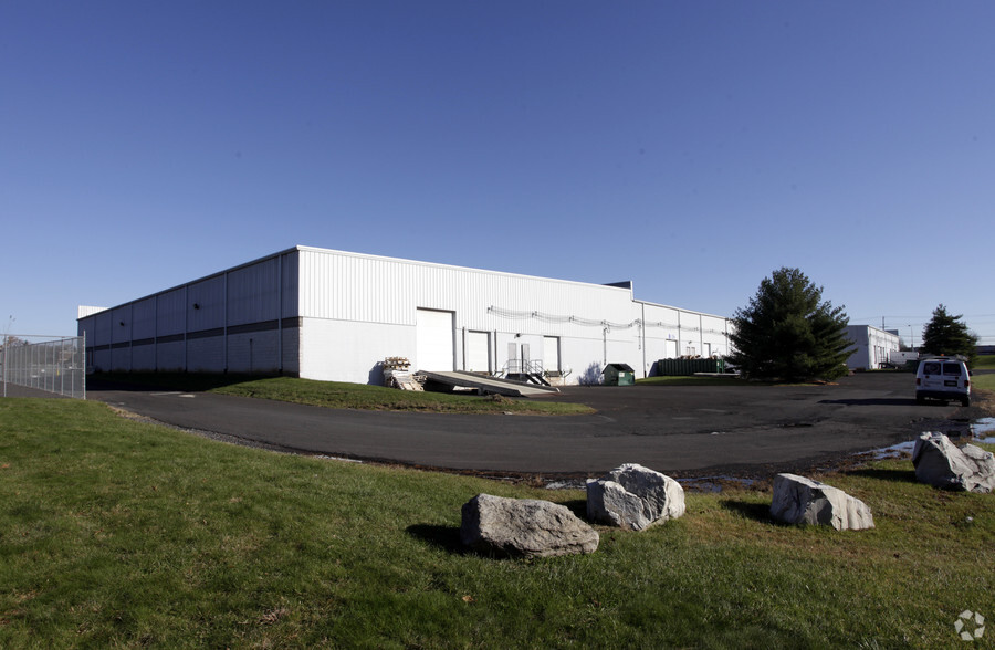 12285 McNulty Rd, Philadelphia, PA for lease - Building Photo - Image 2 of 8