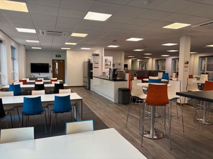 3 Scott Dr, Altrincham for lease Interior Photo- Image 1 of 4