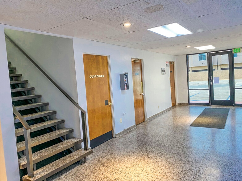 8607 Imperial Hwy, Downey, CA for lease - Building Photo - Image 3 of 10