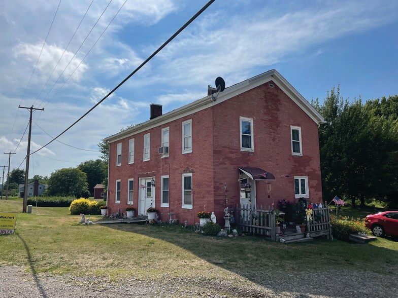 10884 Ridge Rd, Girard, PA 16417