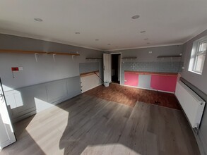 120B Thorne Rd, Doncaster for lease Interior Photo- Image 2 of 5