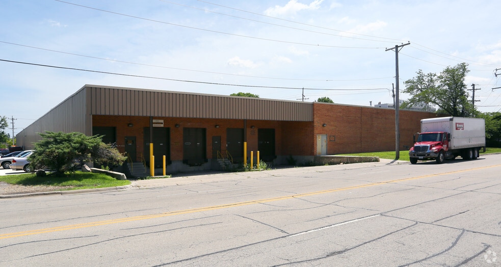 6310-6344 W Gross Point Rd, Niles, IL for lease - Building Photo - Image 3 of 5