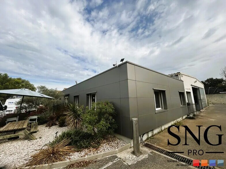 Industrial in Velaux for lease - Building Photo - Image 1 of 19