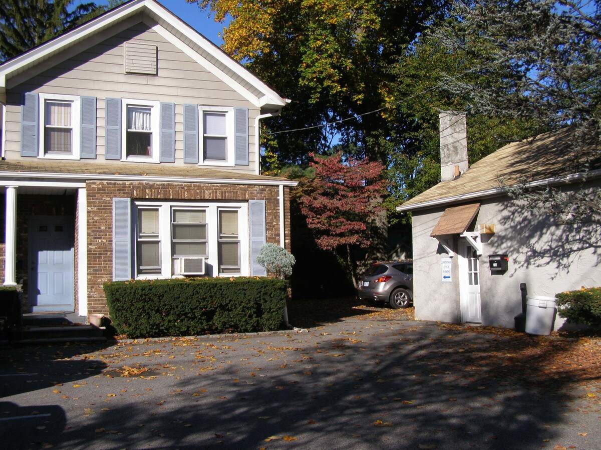 280284 Boulevard, New Milford, NJ 07646