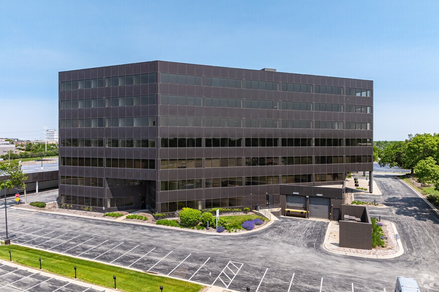 1020 W 31st St, Downers Grove, IL for lease - Building Photo - Image 3 of 19