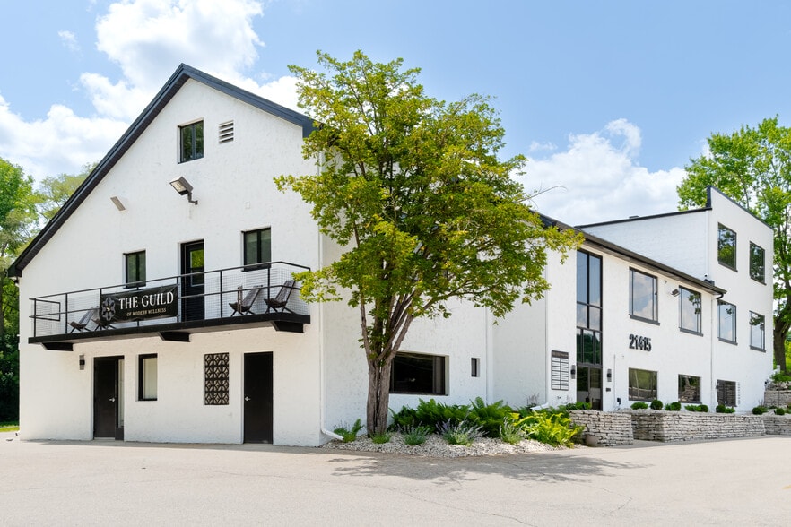 21415 W Greenfield Ave, New Berlin, WI for lease - Building Photo - Image 2 of 9