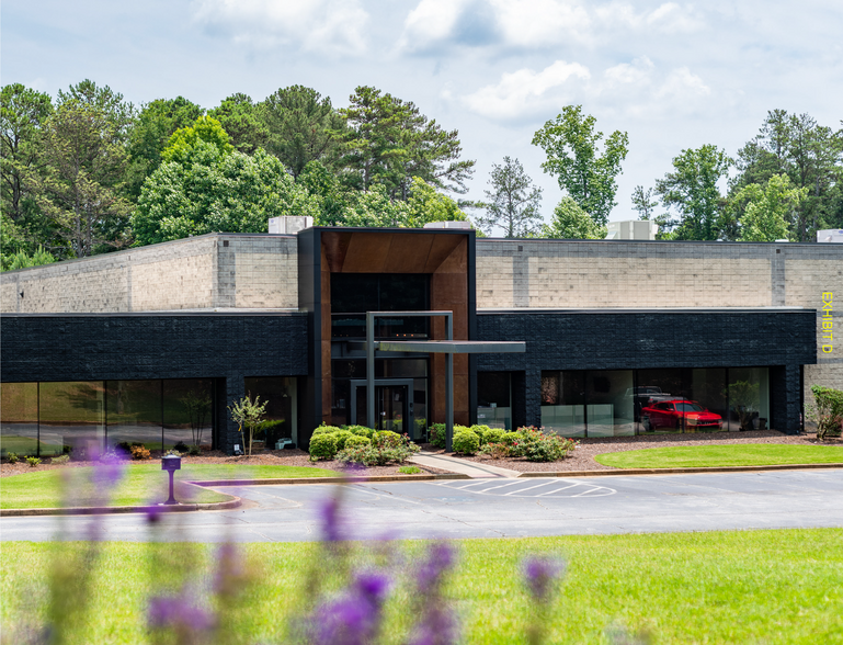 3851 Lakefield Dr, Suwanee, GA for lease - Building Photo - Image 1 of 4