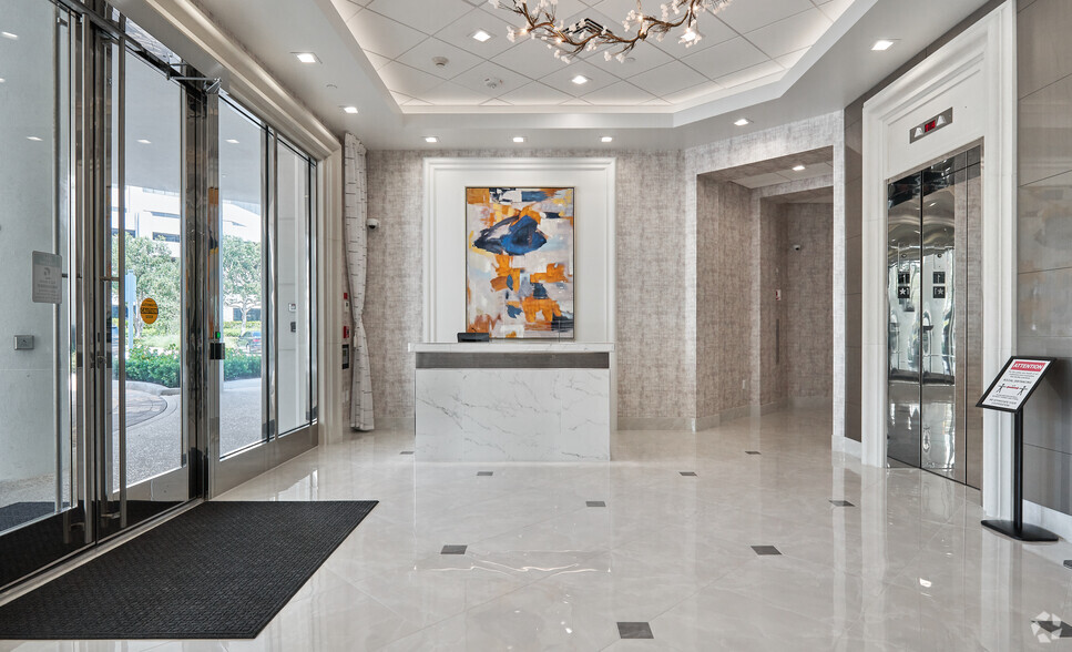 3825 PGA Blvd, Palm Beach Gardens, FL for lease - Lobby - Image 2 of 19