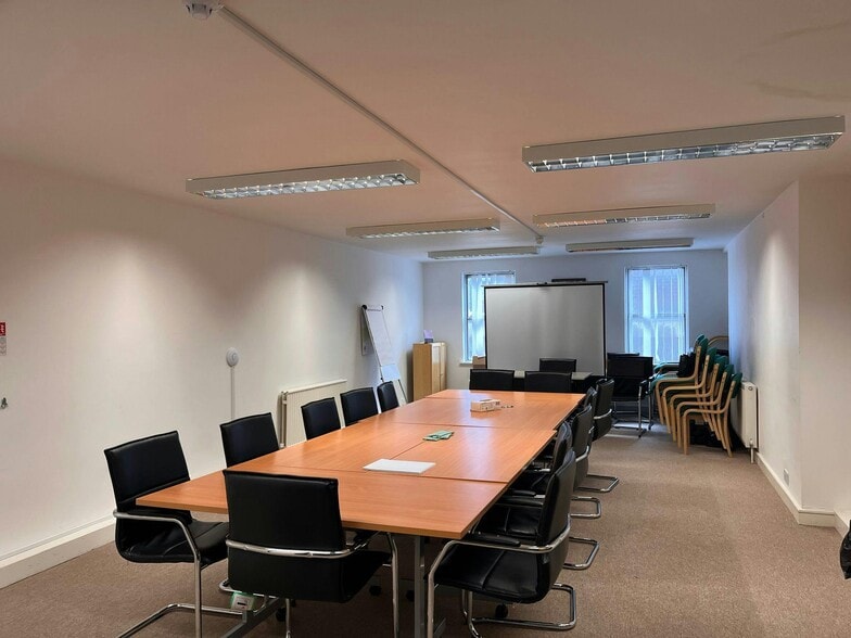 2-4 Temple St, Aylesbury for lease - Building Photo - Image 3 of 11