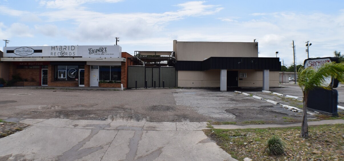 42234235 S Alameda St, Corpus Christi, TX 78412 Bar/Restaurant + 3