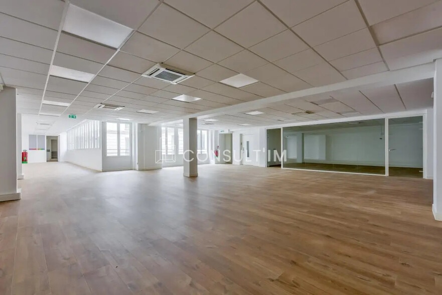 Office in Paris for lease - Building Photo - Image 2 of 8