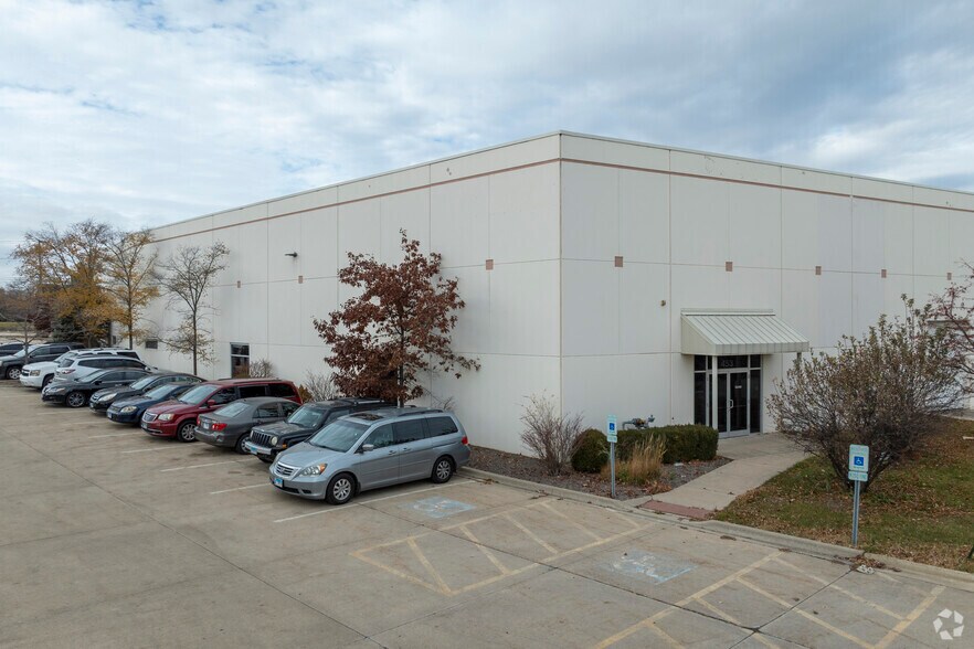 453 Treasure Dr, Oswego, IL for sale - Primary Photo - Image 1 of 1