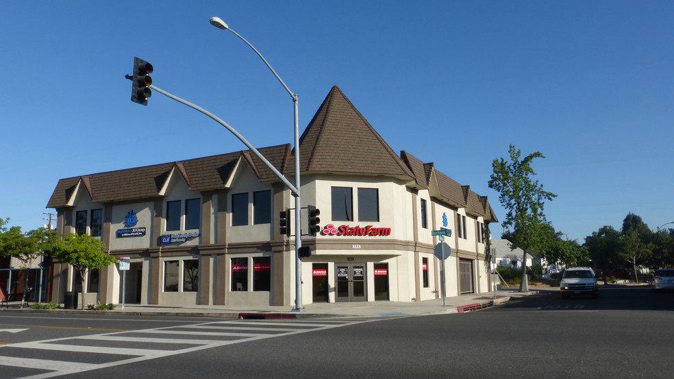 3111 W Burbank Blvd, Burbank, CA for lease - Building Photo - Image 3 of 12