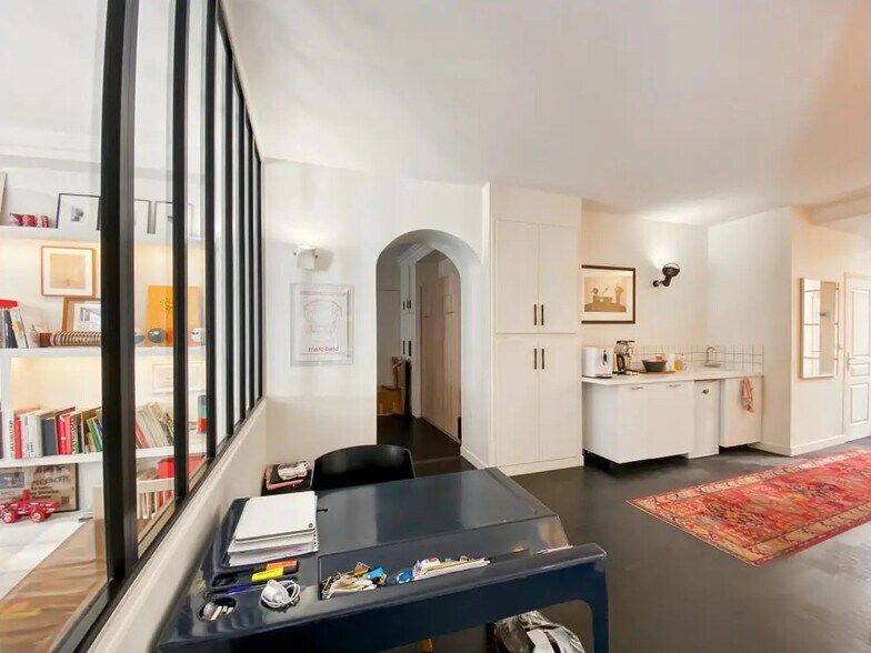 Office in Paris for lease - Building Photo - Image 3 of 8