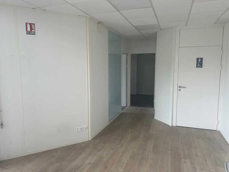 Office in Soissons for lease - Building Photo - Image 3 of 7