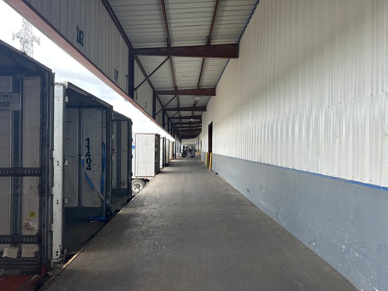 8101 San Gabriel Dr, Laredo, TX for lease - Building Photo - Image 2 of 4