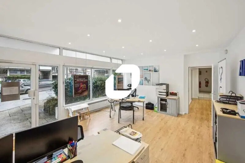 Location Bureaux 61 m² - Photo 1