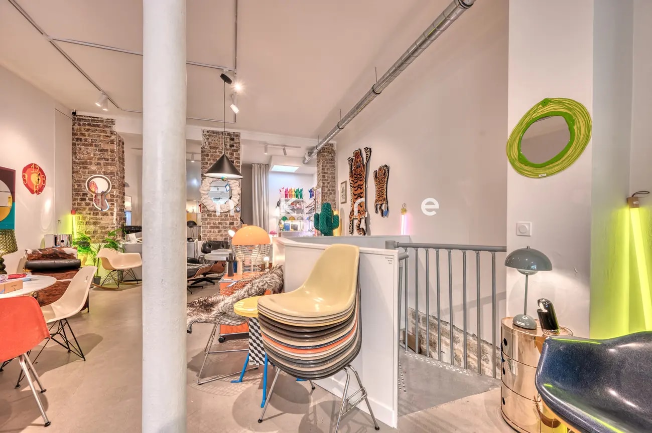 Retail in Paris for lease Interior Photo- Image 1 of 7