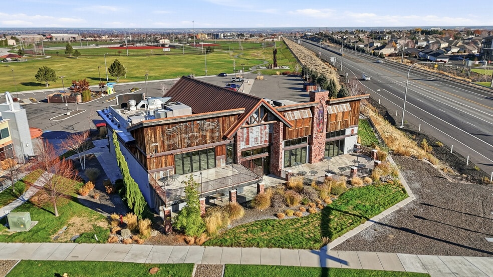 4862 W Hildebrand Blvd, Kennewick, WA for lease - Building Photo - Image 3 of 15