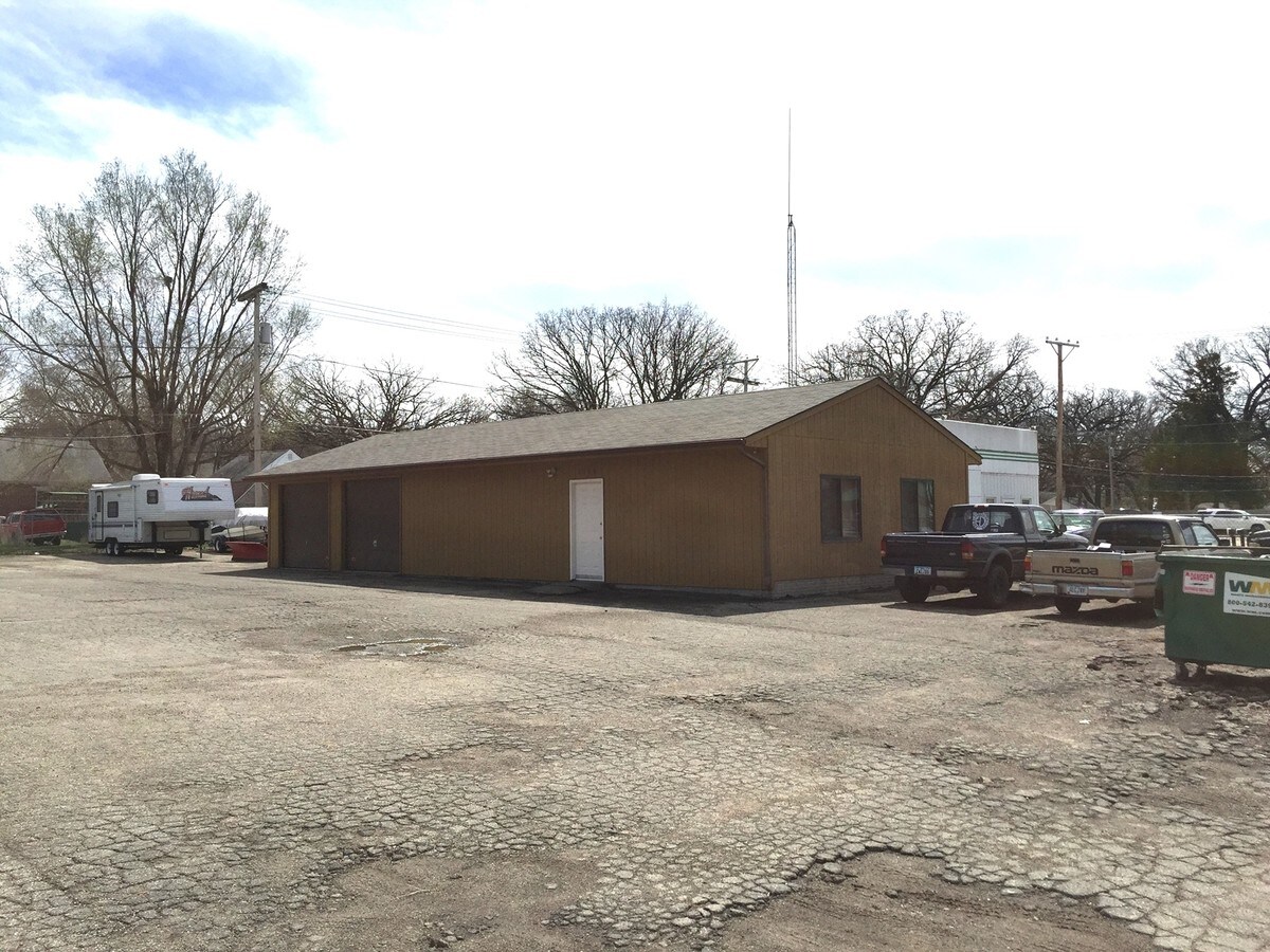 1116 Center Point Rd, Cedar Rapids, IA 52402